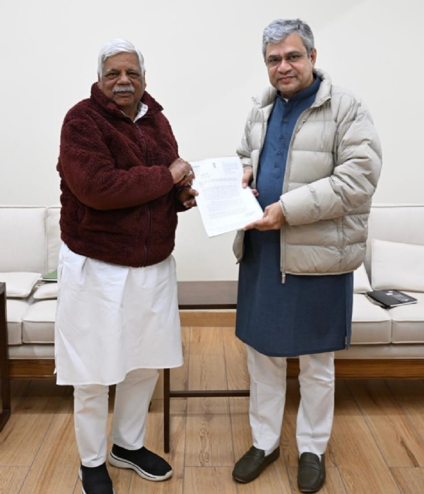 پلامو کے ایم پی نے ریلوے مسافروں کی سہولیات میں اضافے کے حوالے سے وزیر ریلوے سے ملاقات کی