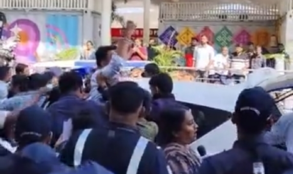 احمد آباد ہوائی اڈے پر اب تک 66 پروازیں منسوخ،این ایس یو آئی کانگریس کا احتجاج