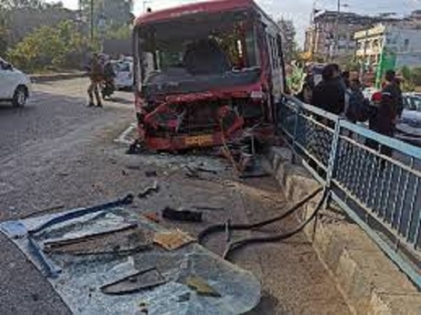 حادثے کا شکار بس