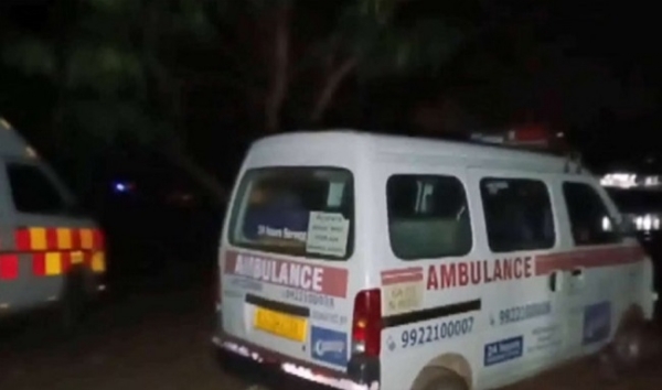 گوا کے نائٹ کلب میں سلنڈر دھماکے کے بعد لگی آگ، ایمبولینس پہنچی گوا کے نائٹ کلب میں سلنڈر دھماکے کے بعد لگی آگ، ایمبولینس پہنچی