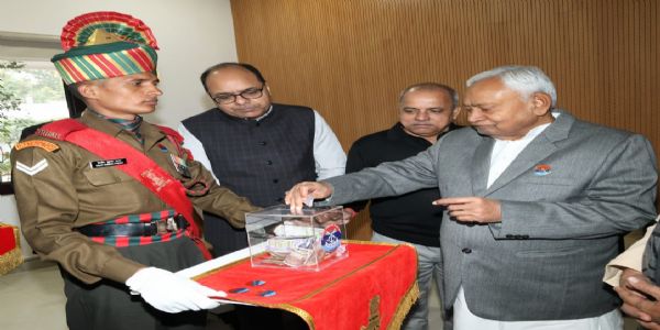 ریاست کے سابق فوجیوں کے بینوولنٹ فنڈ میں حصہ لیں: نتیش کمار