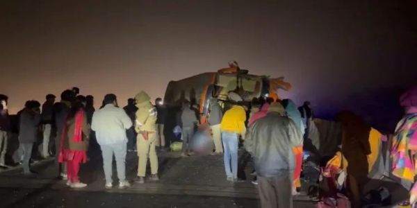 لکھنؤ ۔ پریاگ راج ہائی وے پر بس الٹ گئی، چھ مسافر زخمی