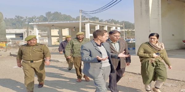 ٹرانسپورٹ سکریٹری نے لکھن پور ٹیکس کلیکشن پوسٹ کا اچانک معائنہ کیا