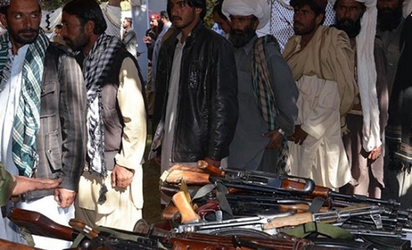 ڈیرا بگٹی کے سوئی میں خود سپردگی کرتے باغی۔ فوٹو انٹرنیٹ میڈیا ڈیرا بگٹی کے سوئی میں خود سپردگی کرتے باغی۔ فوٹو انٹرنیٹ میڈیا