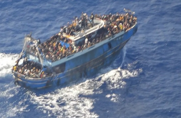 یونان میں تارکین وطن سے بھری کشتی ڈوب گئی، 17 افراد ہلاک، دو کو بچا یاگیا یونان میں تارکین وطن سے بھری کشتی ڈوب گئی، 17 افراد ہلاک، دو کو بچا یاگیا