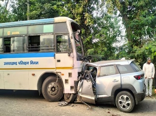 اتر پردیش کے گونڈا میں سڑک حادثے میں ماں بیٹے سمیت تین افراد کی موت اتر پردیش کے گونڈا میں سڑک حادثے میں ماں بیٹے سمیت تین افراد کی موت