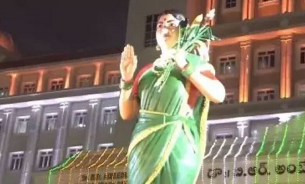 تمام کلکٹریٹس میں آج تلنگانہ تلی کے مجسموں کی یکساں نقاب کشائی تمام کلکٹریٹس میں آج تلنگانہ تلی کے مجسموں کی یکساں نقاب کشائی