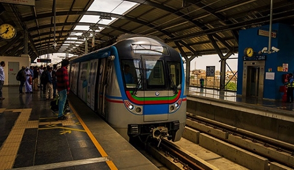 مسافروں کو پریشان کرنے میٹرو میں دو گھنٹے سے زائد رکنے پر اضافی جرمانہ