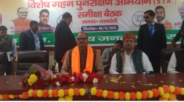 گاندھی-نہرو خاندان اب بھی راجاوں جیسا برتاو کرتا ہے: برجیش پاٹھک کا الزام گاندھی-نہرو خاندان اب بھی راجاوں جیسا برتاو کرتا ہے: برجیش پاٹھک کا الزام