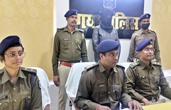 بہار میں50ہزار کا انعامی کنٹریکٹ کلر گرفتار،ٹاپ۔10 بدمعاشوں میں شامل تھا بہار میں50ہزار کا انعامی کنٹریکٹ کلر گرفتار،ٹاپ۔10 بدمعاشوں میں شامل تھا