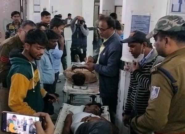 اسپتال میں زیر علاج ملازمین۔ اسپتال میں زیر علاج ملازمین۔