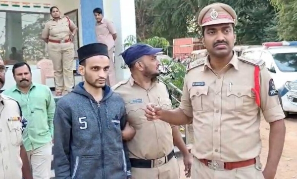 سوشل میڈیامیں پولیس کے پربے بنیاد الزامات کے بعد کارروائی، کالرعمران گرفتار سوشل میڈیامیں پولیس کے پربے بنیاد الزامات کے بعد کارروائی، کالرعمران گرفتار