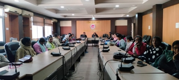 پروگرام کو دیکھتے لوگ پروگرام کو دیکھتے لوگ