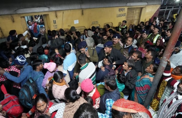 Delhi HC notice to Railways in New Delhi station stampede case