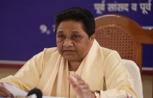 Mayawati appeals to Delhi, first vote & then refreshments