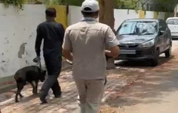 Threat to blow three Schools by Bomb in Noida