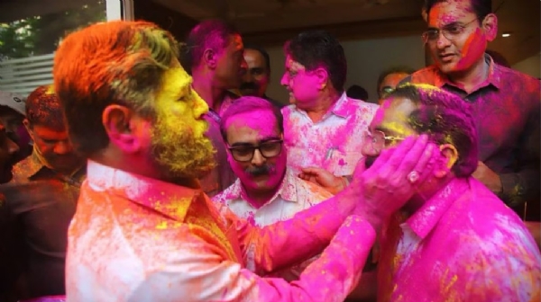 Eknath Shinde celebrates Holi with family in Thane