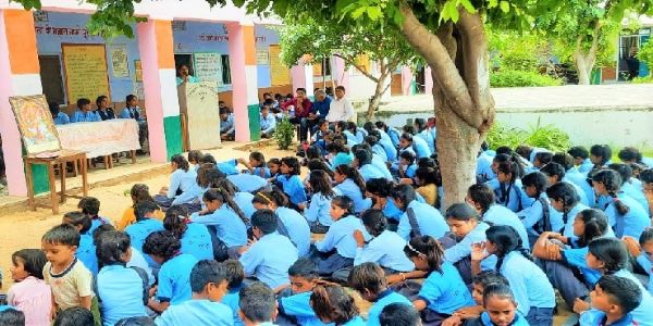 پارلیمانی قائمہ کمیٹی کی سفارش: اسکولوں میں مڈ ڈے میل کے ساتھ ناشتہ بھی فراہم کیا جائے۔