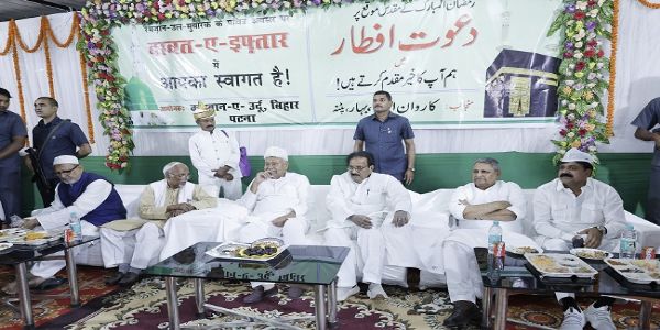 اقلیتی فلاح کے وزیر کے ذریعہ منعقد دعوت افطار میں گورنر اور وزیر اعلی شامل ہوئے