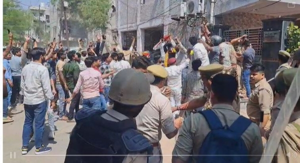 Karni Sena attacked MP Ramjilal Suman residence