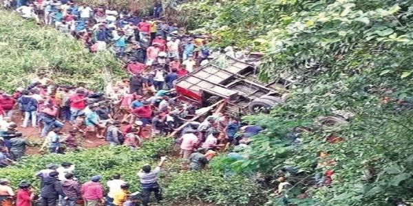 سری لنکا میں بس حادثہ، بدھ مت کے 22 پیروکار ہلاک، راحت اور بچاؤ کارروائیاں تیز