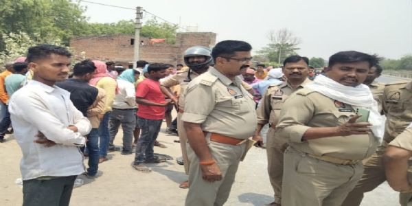 ریل بناتے ہوئے موٹر سائیکل کھڑے ٹرک سے ٹکرا گئی، دو نوجوان جاں بحق، ایک شدید زخمی