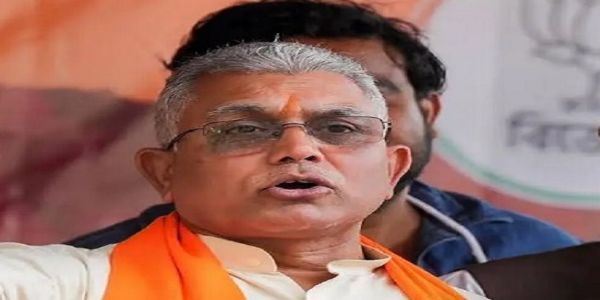 ترنمول لیڈر نے دلیپ گھوش کو گلدستہ پیش کرکے شادی کی مبارکباد دی، سیاسی قیاس آرائیاں تیز