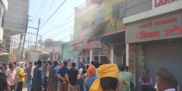 چھتیس گڑھ کے امبیکاپور میں گیتا پرنٹنگ پریس میں زبردست آگ لگی، لاکھوں روپئے کا نقصان