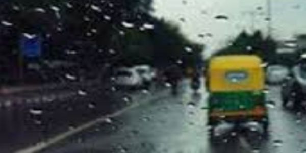 یوپی: صبح کا آغاز تیز ہواؤں اور ہلکی بوندا باندی کے ساتھ ہوا