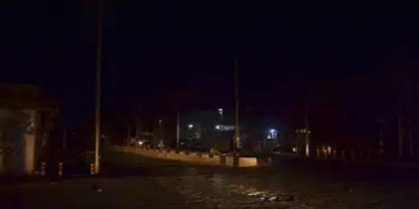 ہندوستان کی جوابی کارروائی سے پاکستان لرزا : کراچی بندرگاہ اور پشاور میں زبردست دھماکے، بلیک آوٹ اور موبائل نیٹ ورک ڈاون