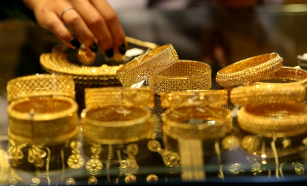 صرافہ بازار میں سونا چمکا، چاندی میں معمولی گراوٹ