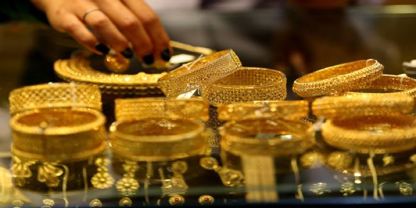 صرافہ بازار میں سونا چمکا، چاندی میں معمولی گراوٹ