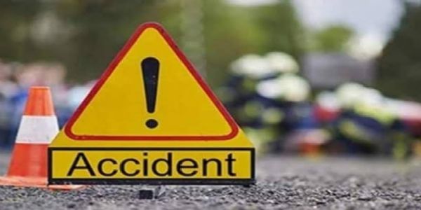 آٹو اور ڈمپرکی ٹکر سے 11 افراد زخمی، تین کی حالت تشویشناک