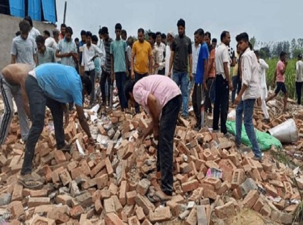 4 killed and 8 injured in Amroha firecracker factory explosion