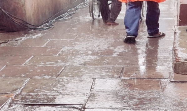 Heavy rains in Varanasi after midnight, orange alert for rain