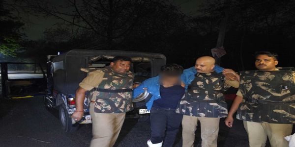 لکھنؤ: انکاؤنٹر میں خاتون کا بیگ لوٹنے والا لٹیرا زخمی، ساتھی فرار