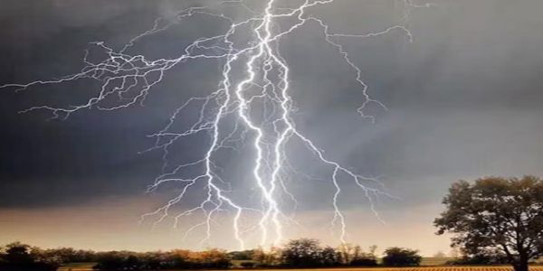 آسمانی بجلی گرنے سے دو کی موت، دو زخمی