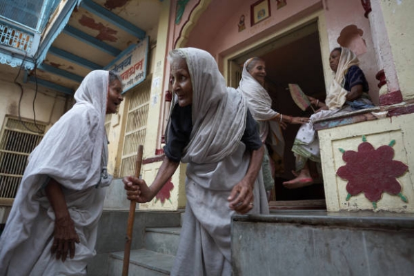 تاریخ کے آئینے میں 23 جون : اپنے ہی لوگوں کے ہاتھوں نظر انداز بیواؤں کا دن