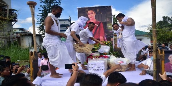 احمد آباد حادثہ میں آنجہانی اینگ نتھوئی شرما کو آخری وداعی، منی پور غم میں ڈوبا