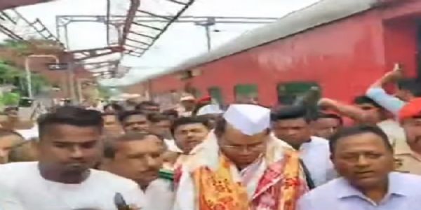 آسام کانگریس کے صدر گورو گوگوئی کا کوکراجھار پہنچنے پر شاندار استقبال