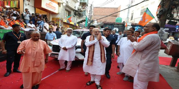 مرکزی وزیر داخلہ کاشی پہنچے، بابا کال بھیرو کے درشن کے بعد مرکزی علاقائی کونسل کی میٹنگ میں شرکت
