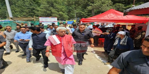 لیفٹیننٹ گورنر منوج سنہا نے ننون بیس کیمپ کا دورہ کیا .فٹ برج کا افتتاح