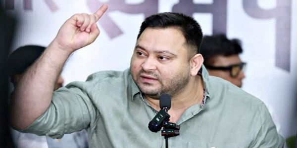 گاندھی میدان میں وقف ترمیمی قانون کے خلاف مسلم تنظیموں کی ریلی میں شامل ہوئے تیجسوی یادو، مرکزی حکومت کو بنایا نشانہ