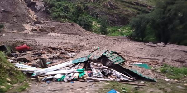اتراکھنڈ: یمنوتری ہائی وے پر سلائی بند کے قریب بادل پھٹنے سے کئی مزدور لاپتہ