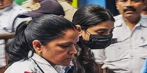 شرمشٹھا پانولی کو حراست میں عصمت دری کی دھمکی، این ایچ آر سی نے بنگال حکومت سے رپورٹ طلب کی
