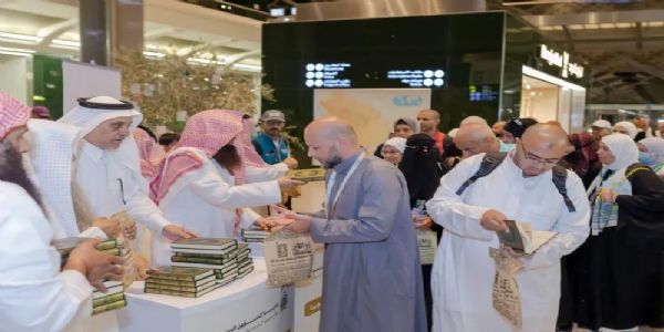 عازمینِ حج میں مختلف زبانوں میں ترجمہ شدہ قرآن کریم کے 10 لاکھ نسخے تقسیم