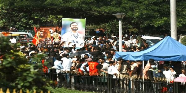 بنگلورو میں بھگدڑ کے دوران 11 افراد ہلاک ، 33 زخمی، لواحقین کو 10-10 لاکھ روپے دئے جانے کا اعلان