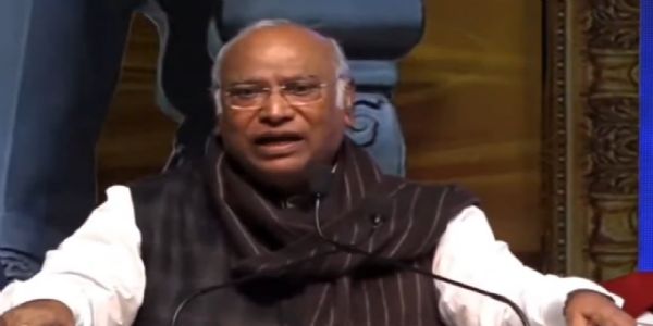کانگریس صدر کھڑگے کا بنگلورو سانحے پر سخت ردعمل کہا - زندگی کی قیمت پر نہیں ہونا چاہئے جیت کا جشن