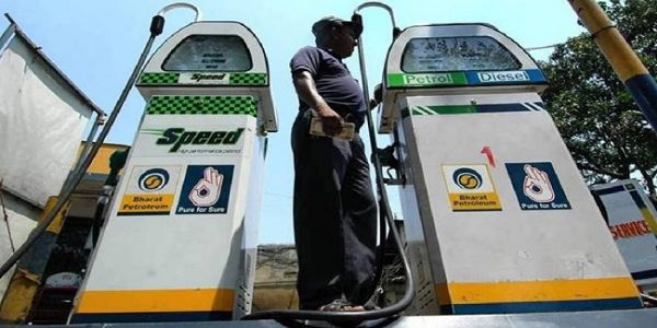 مہاراشٹر میں ایندھن کی قیمتیں روزانہ بدل رہی ہیں، آج قیمتوں میں معمولی کمی، مہاراشٹر کے عوام کو عارضی راحت