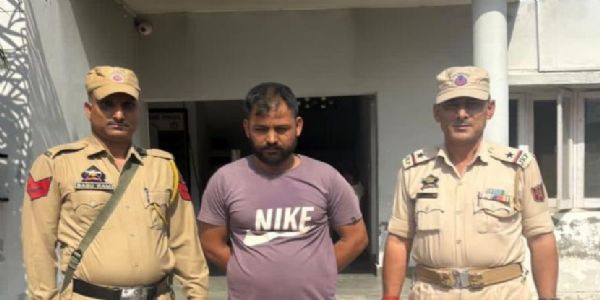 پولیس نے منشیات فروش کو ہیروئن سمیت گرفتار کیا
